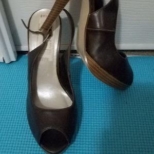 Size 6 peek a boo heals